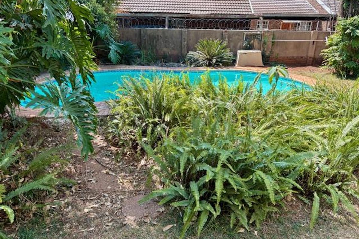 Spacious Family Home with Flatlet on Large Stand - Photo 3