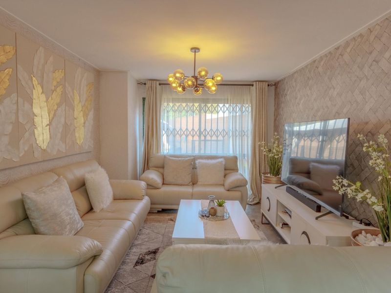 Modern, 3 Bedroom, 2.5 Bath, Staff Accomodation - Photo 6