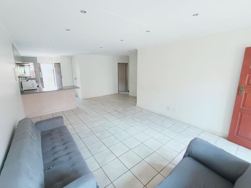 BEAUTIFUL TOWNHOUSE IN SECURE COMPLEX FOR SALE!!!! - Photo 7