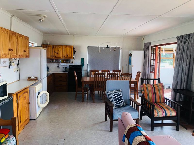 Charming Country-Style Retreat - Photo 3