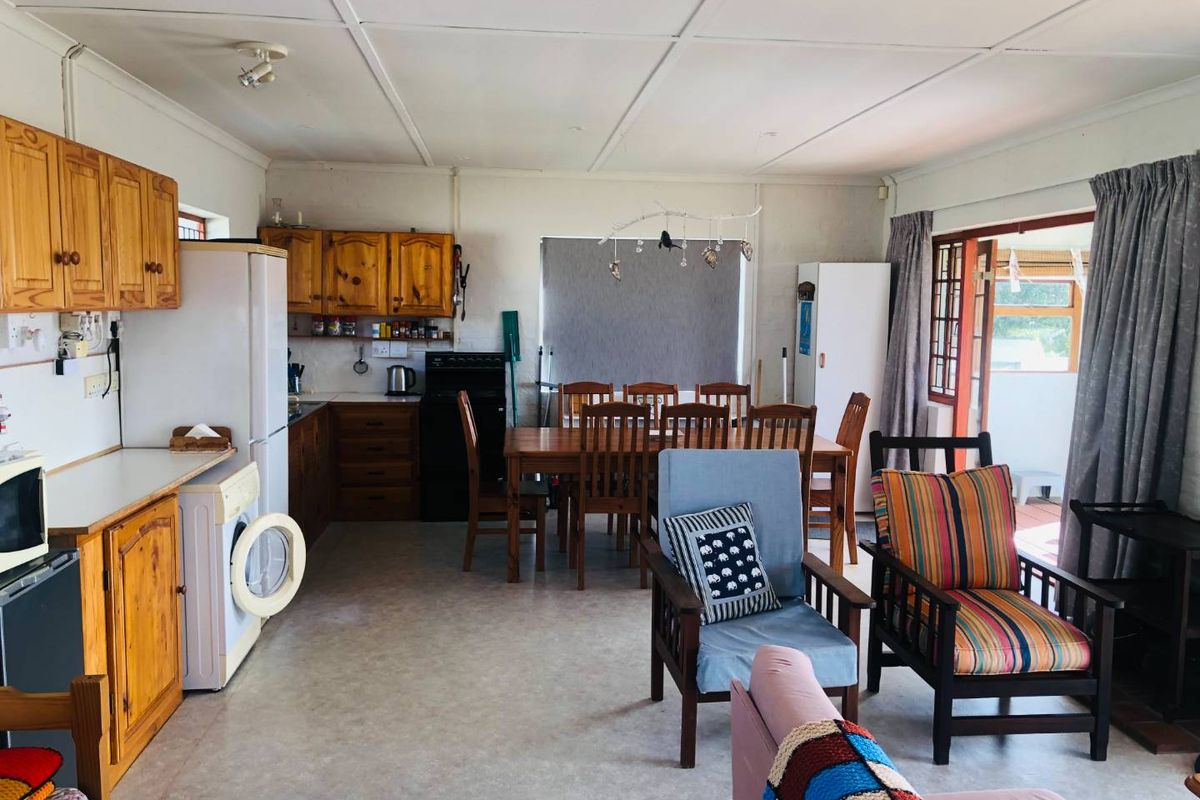 Charming Country-Style Retreat - Photo 3