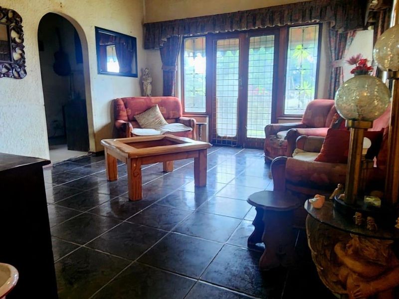 Fixer-Upper with Endless Potential - Photo 4