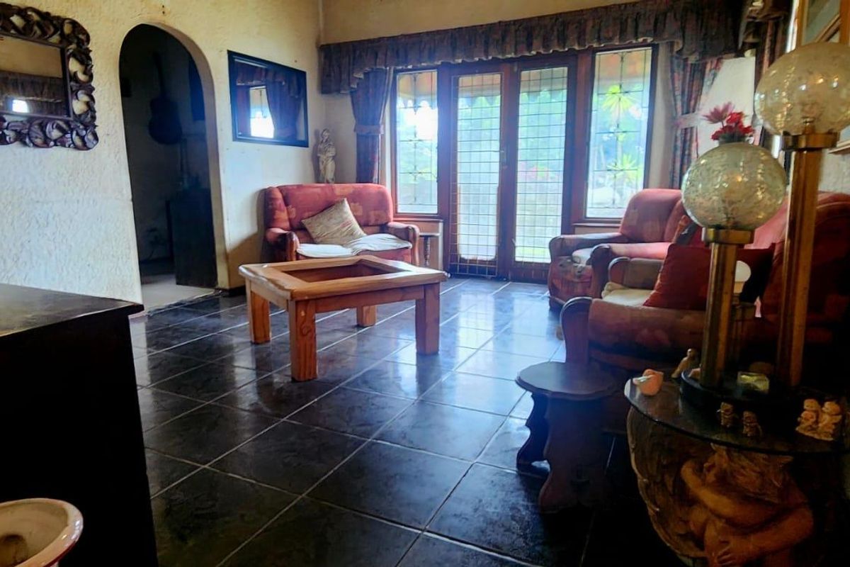 Fixer-Upper with Endless Potential - Photo 4