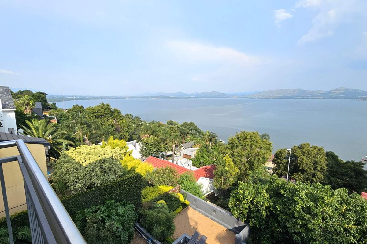 Executive 3 Bedroom Multi Level House in Kosmos - Photo 2