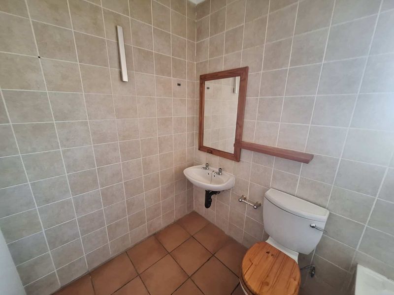 Top Floor Apartment – Spacious, Secure & Perfectly Located in North Riding - Photo 7