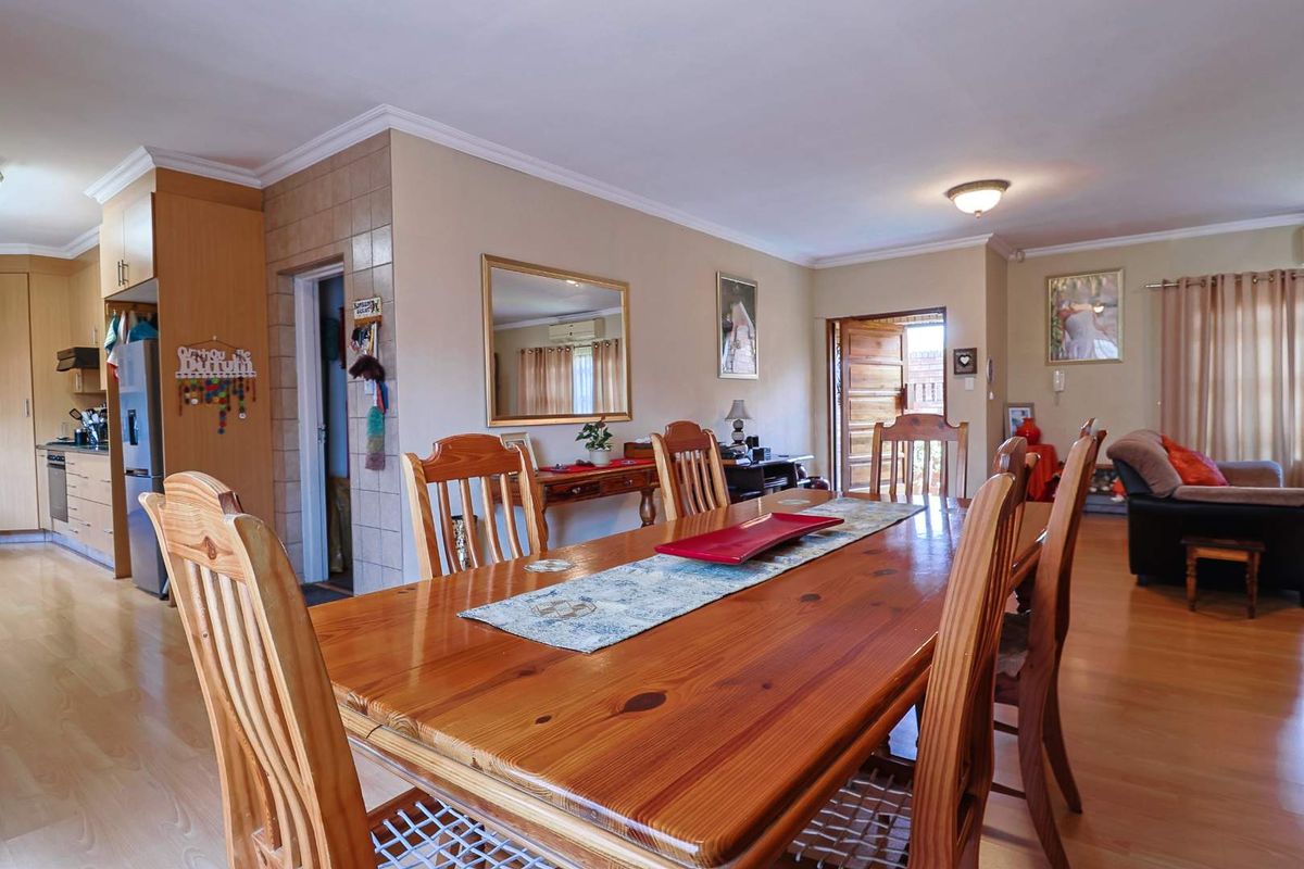 Magnificent back corner cluster in a sought after complex - Photo 4