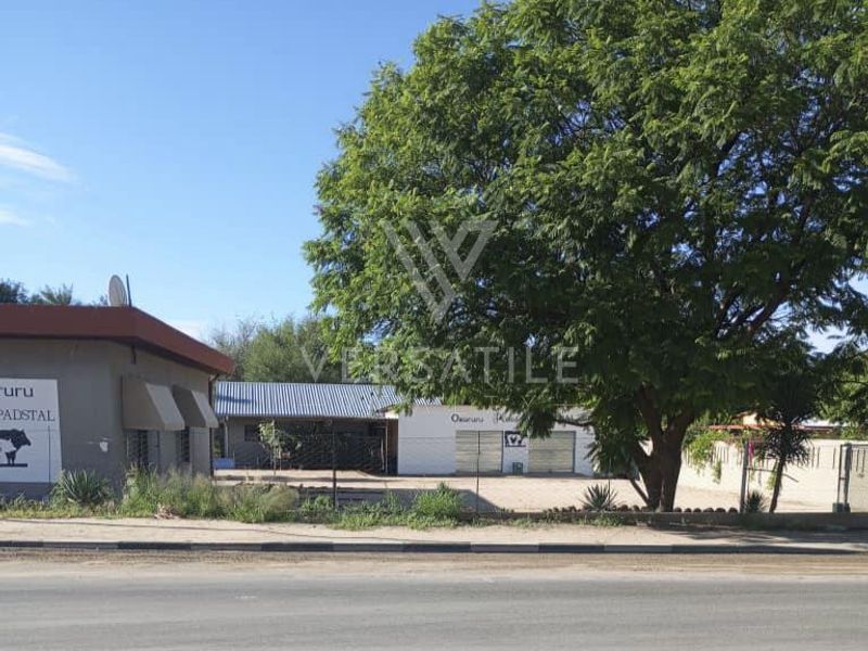 Spacious 4 Bedroom house + 2 Bedroom flat on huge erf for sale - Photo 2