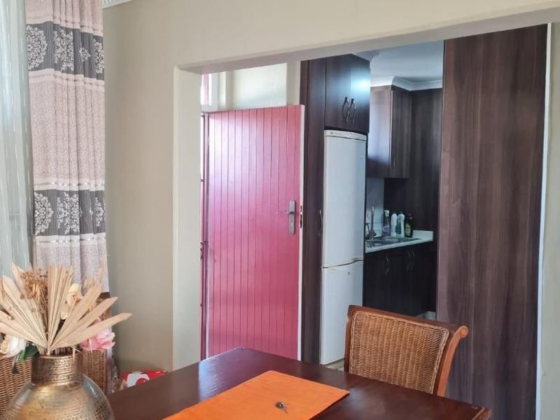 Secure Two-Bedroom Apartment with Scenic Balcony in Pinetown Central - Photo 10