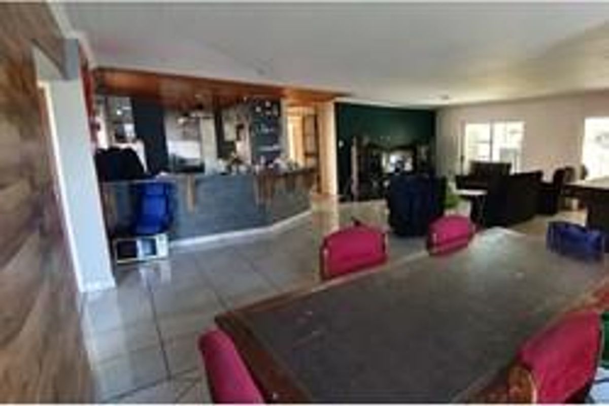 Charming and Well-Maintained 5 Bedroom Family Home with a Tranquil Garden - Photo 3