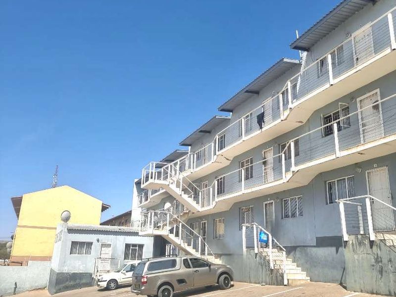 FLAT FOR SALE - Photo 1