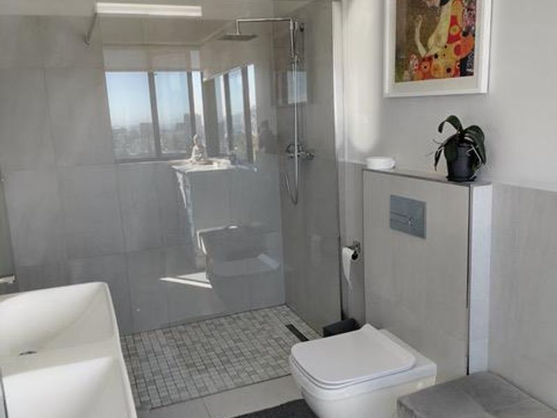 Modern Apartment in Mouille Point. - Photo 9