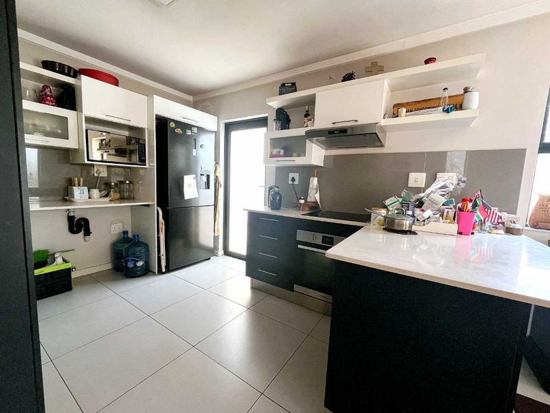 Spacious Double-Storey Townhouse in Secure Equestria Complex - Photo 8