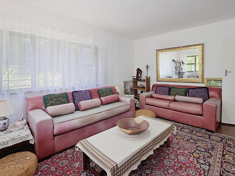 Spacious pet-friendly ground floor apartment with a garden - Photo 6