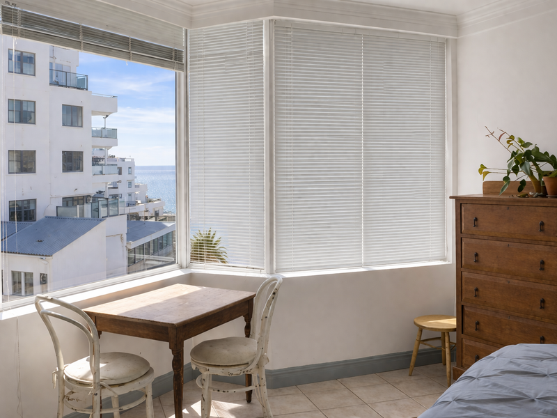 Charming Sea Point Studio Apartment with Sea Views - Photo 3