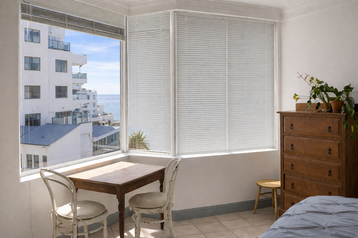Charming Sea Point Studio Apartment with Sea Views - Photo 3