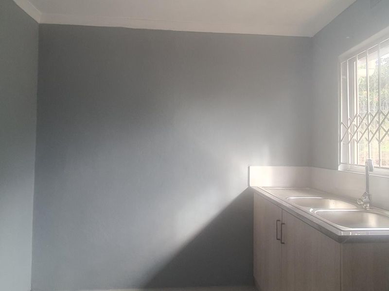 3-Bedroom Freestanding Home with Self-Contained Granny Flat in Parkgate - Photo 3