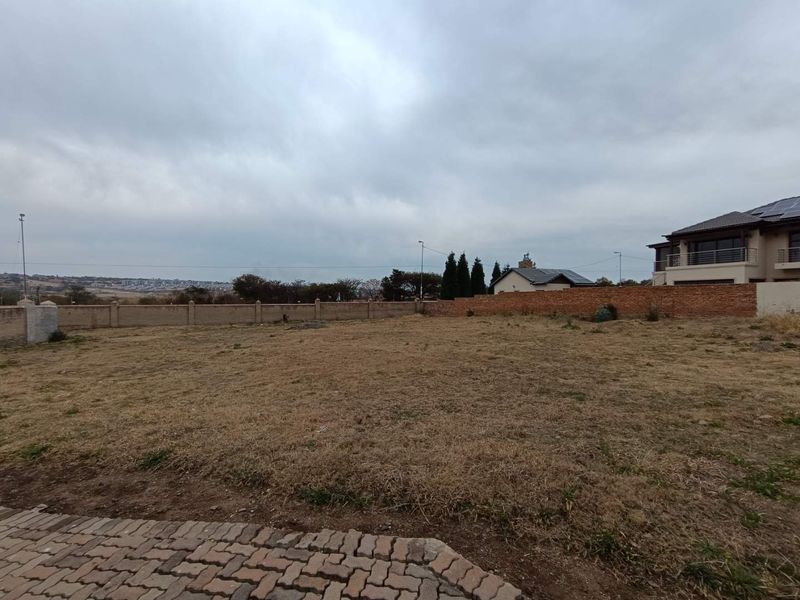HEUWELSIG SECURITY ESTATE - 1497m2 VACANT LAND WITH APPROVED PLANS - Photo 3