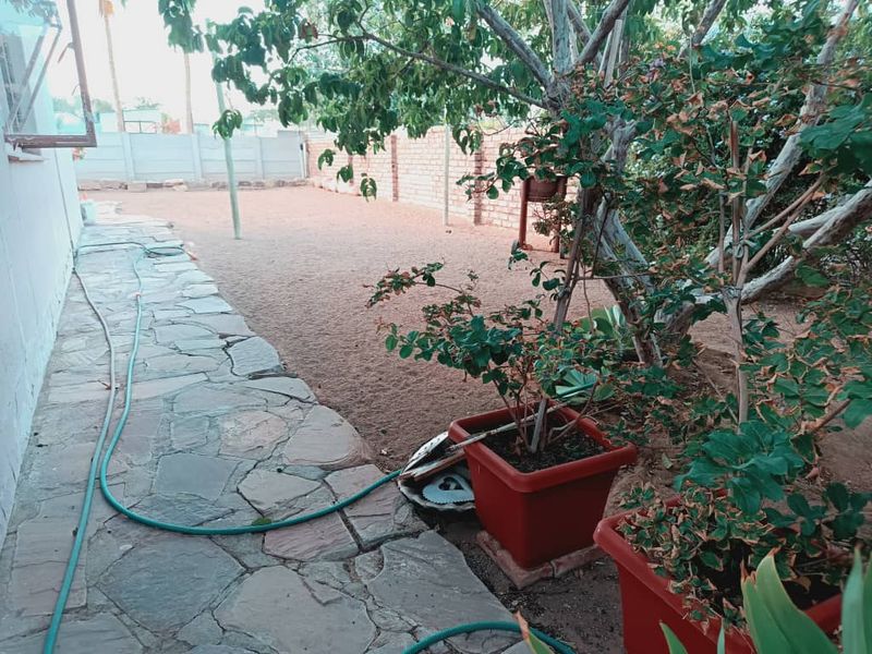 PERFECT FAMILY HOME WITH FLATLET FOR SALE IN KEETMANSHOOP - NAMIBIA - Photo 7