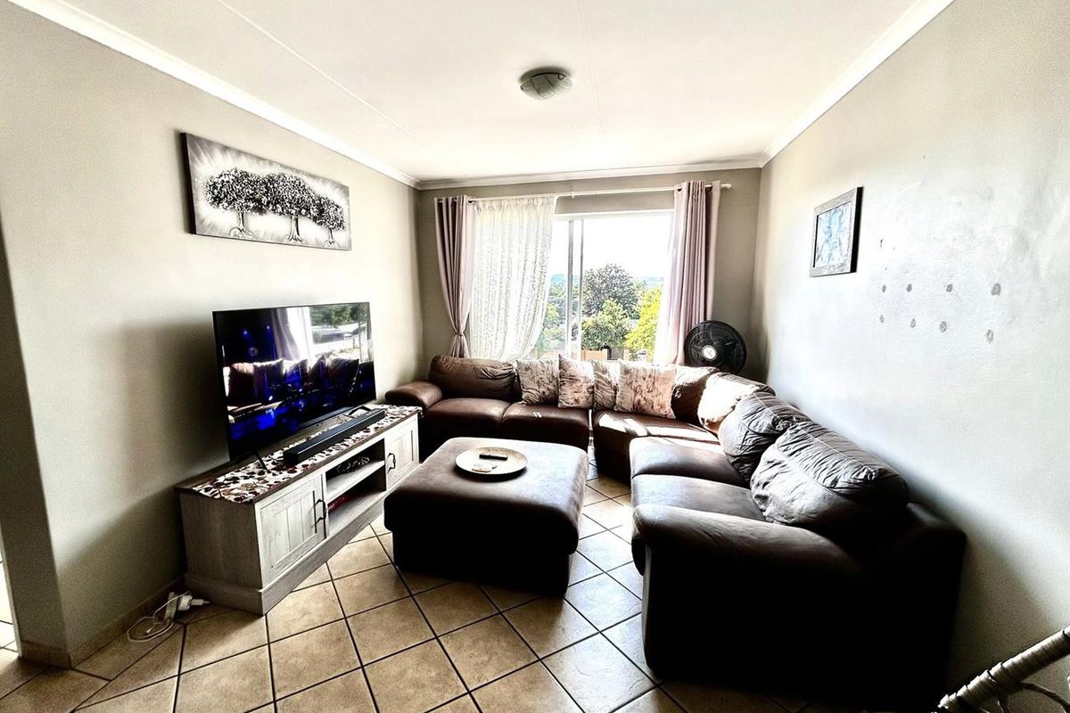 2 Bedroom Apartment For Sale in Pionierspark - Photo 2