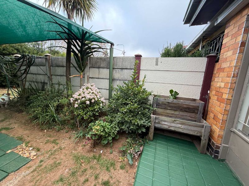 Charming Garden Cottage To Let in Discovery, Roodepoort - Photo 10