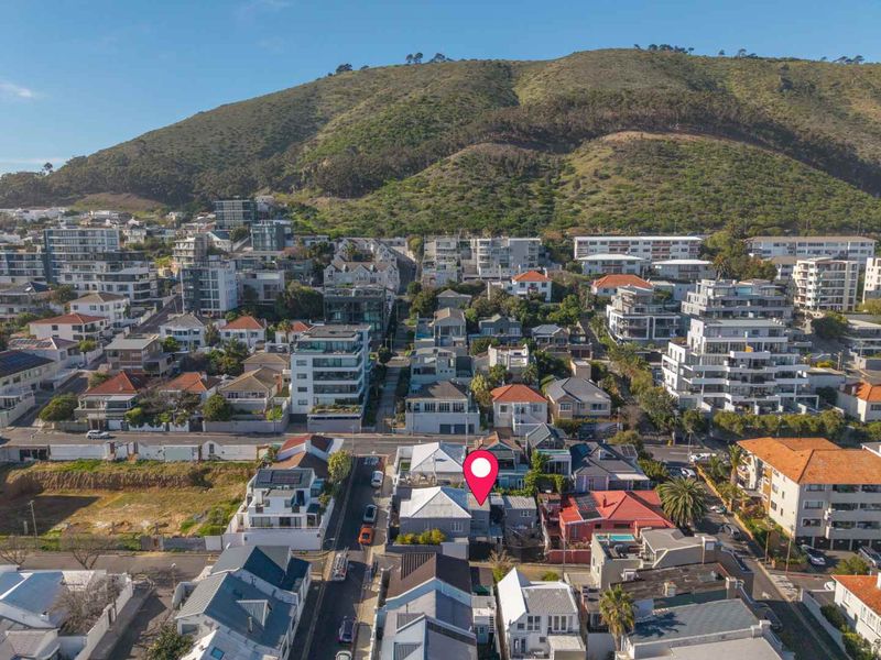 Prime Sea Point Renovator with Endless Potential - Photo 6