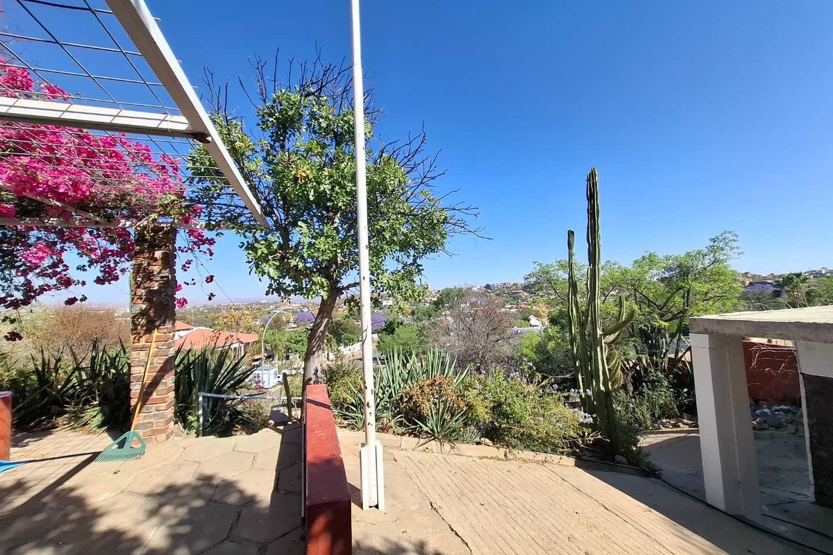 A Grand Opportunity Awaits – Restore, Renovate, Reimagine - Photo 3