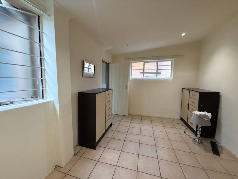 Charming Garden Cottage To Let in Discovery, Roodepoort - Photo 5