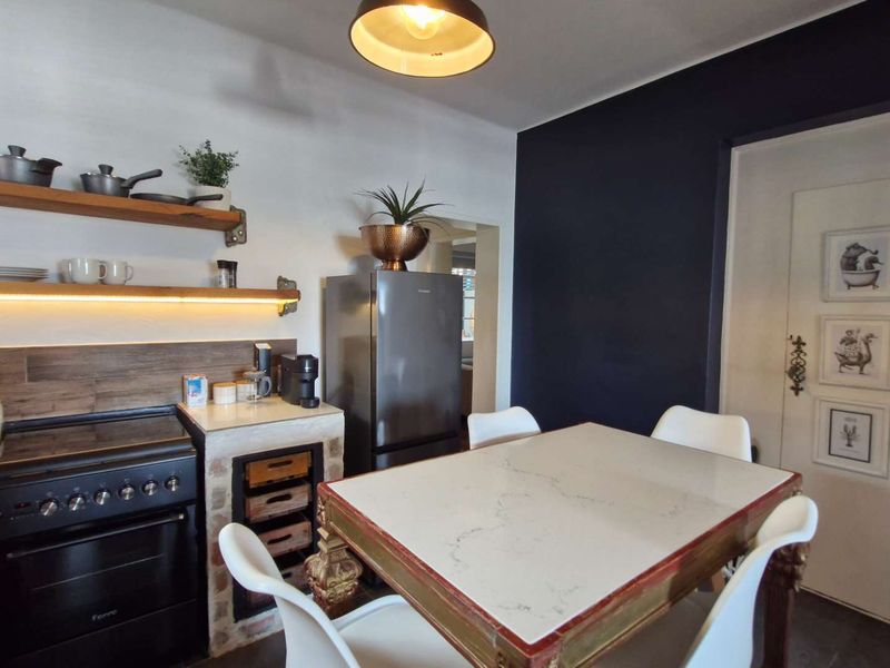 Beautifully Decorated Heritage Apartment with Private Jungle Garden. - Photo 6