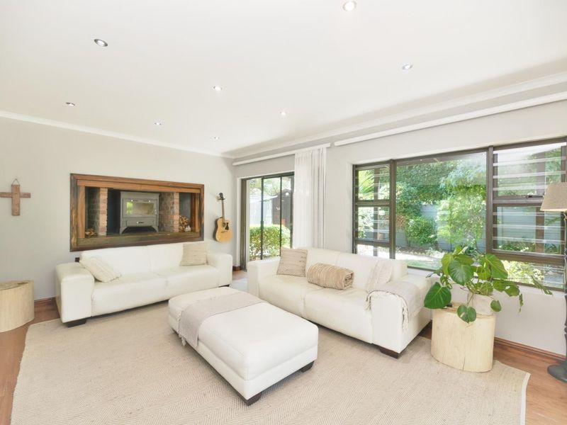 Vermont's hidden gem: 5 bedroom home with breathtaking views - Photo 4