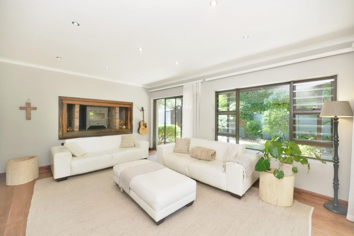 Vermont's hidden gem: 5 bedroom home with breathtaking views - Photo 4