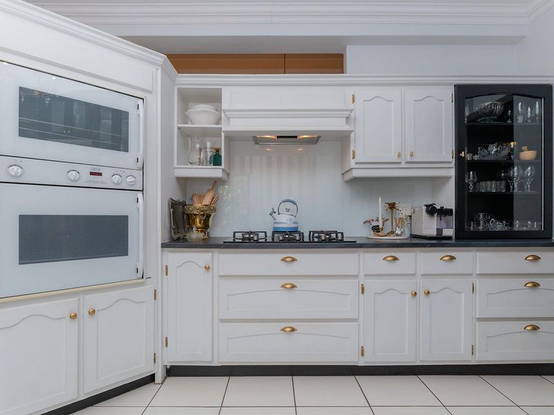 SUPERB SPACIOUS 3 BEDROOM TOWNHOUSE - Photo 10