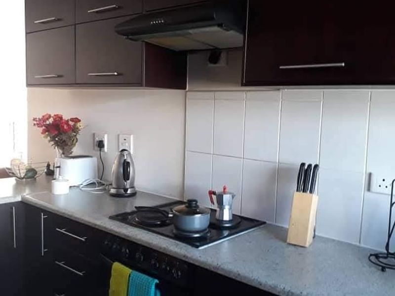 Spacious 3 Bedroom townhouse for Sale in Cimbebasia - Photo 10