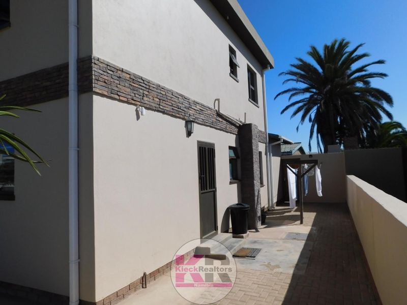 Double-Storey Home in Henties Bay + Flat - Photo 8