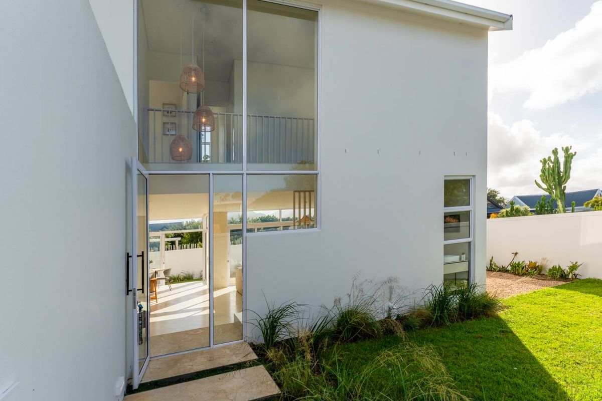 14 The Aviary, Imhoffs Gift – Brand New Coastal Elegance - Photo 4