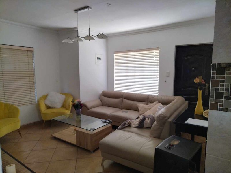 3 bedrooms house for sale in Soshanguve VV - Photo 4