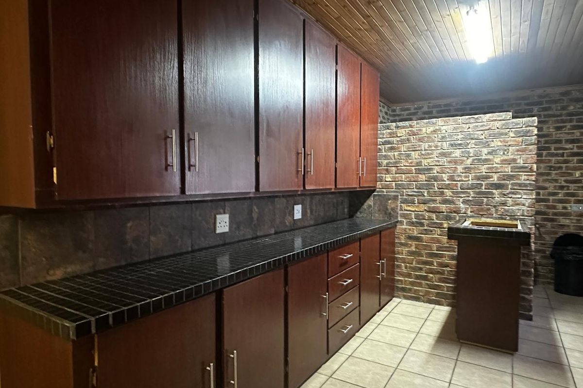 Home in Dealesville – A Must-See! - Photo 2