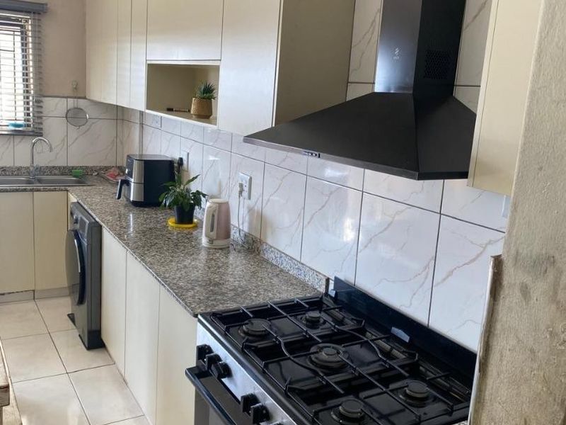 3 bedrooms House in Mpumalanga - Photo 4