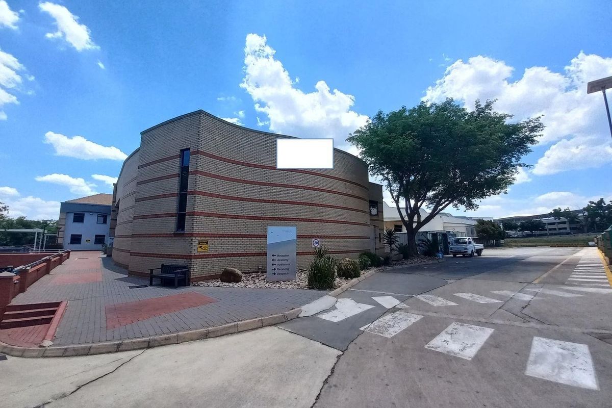 11 510m2 Warehouse to let in Halfway House - Photo 3