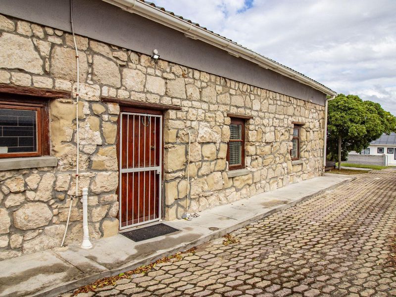 Linger Longer in Gansbaai - Photo 4