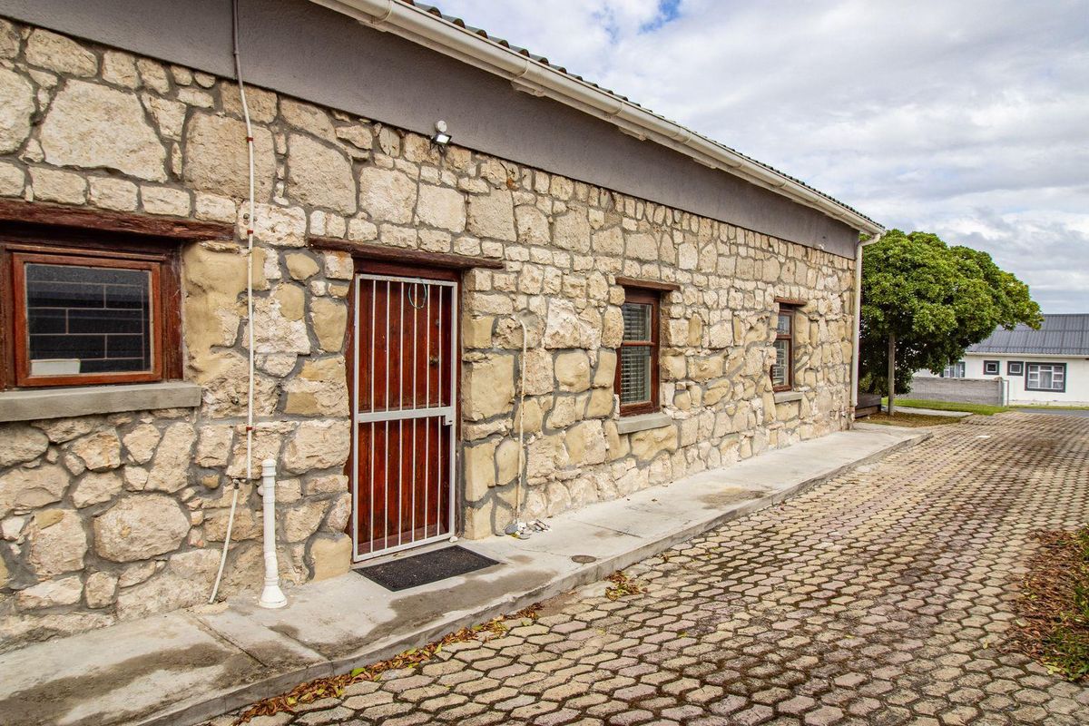Linger Longer in Gansbaai - Photo 4