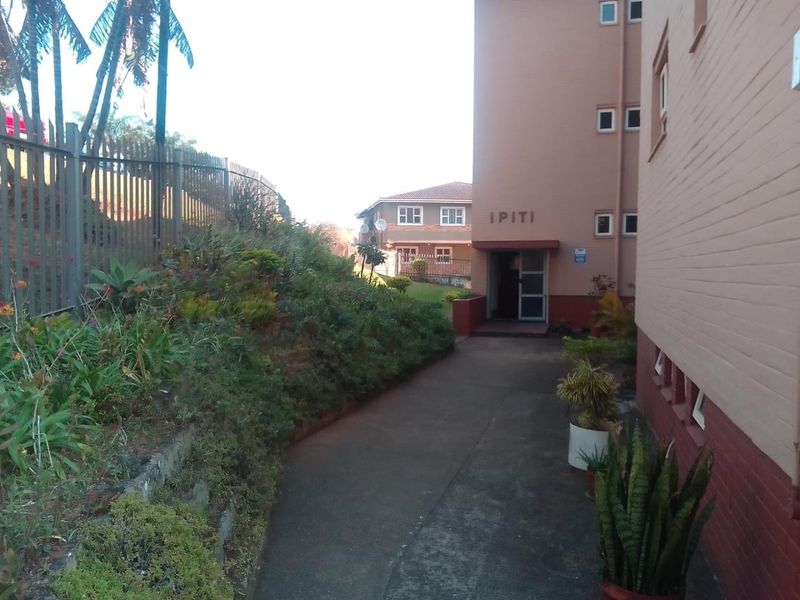 Low Levies and well priced beautiful apartment in a Well-Maintained Block - Ocean View Bluff - Photo 2