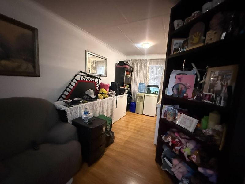 Charming 3-Bedroom Simplex in Sought-After Apple Tree Lane, Northwold - Photo 5