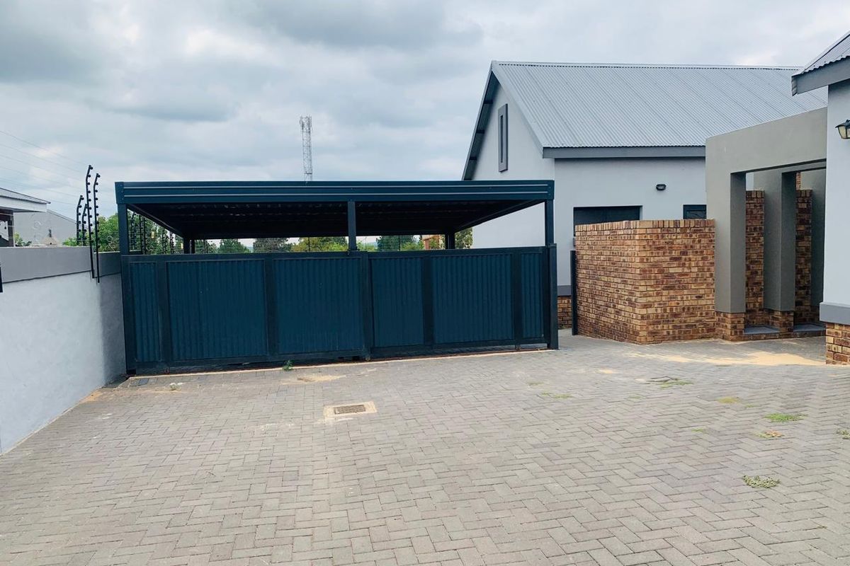 Space, Style & Serenity - Photo 2