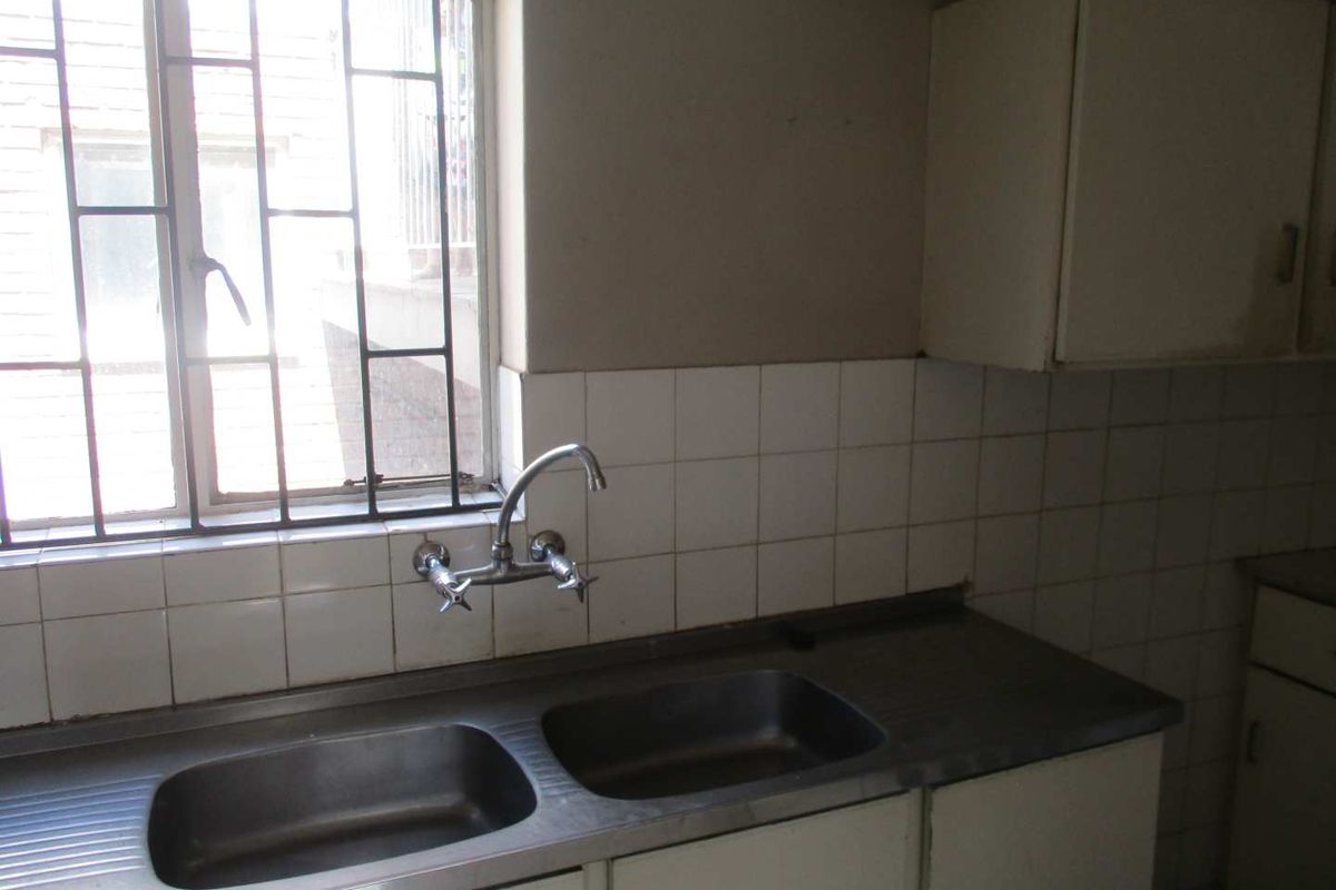 2 BEDROOM FLAT TO RENT IN BALREA PARK - Photo 2