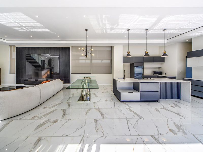 Exquisite Five Bedroom Luxurious Home For Sale in Waterfall Country Estate - Photo 9