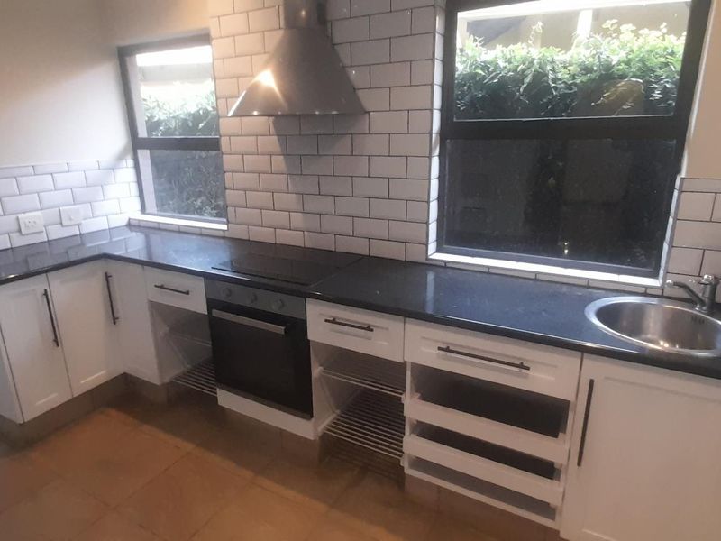 Stunning Lakeside Retreat with Modern Amenities - Photo 9