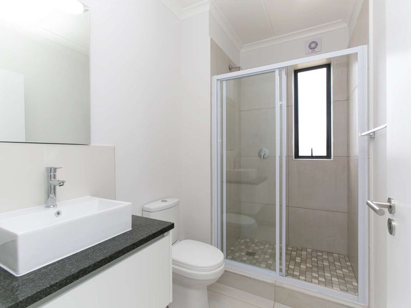 Stunning Stylish Studio Apartment on second floor - Photo 7