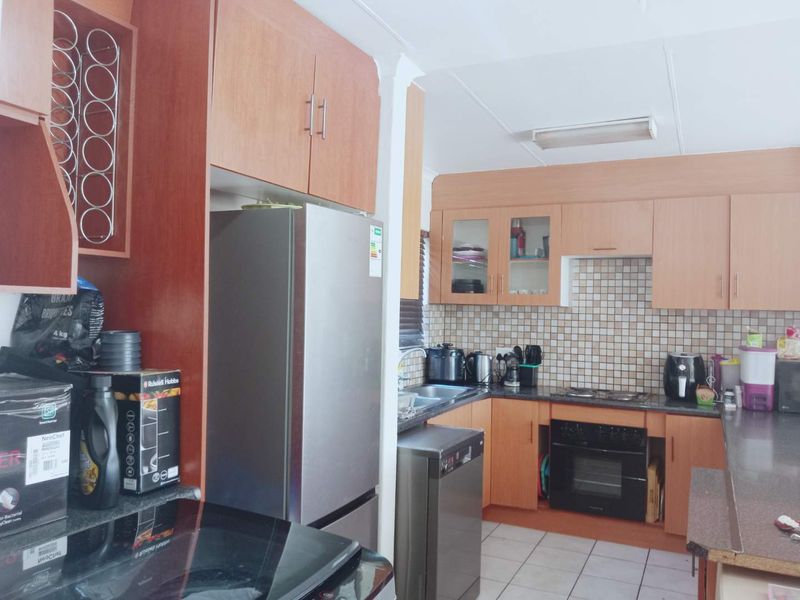 Garden Simplex Two Bedroom Two Bathroom Apartment For Sale - Photo 7