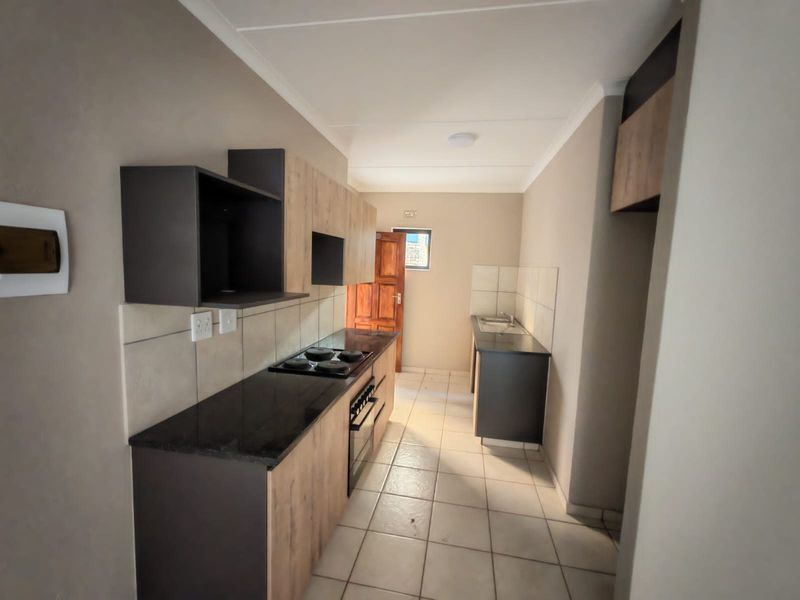 A SPACIOUS APARTMENT - Photo 5