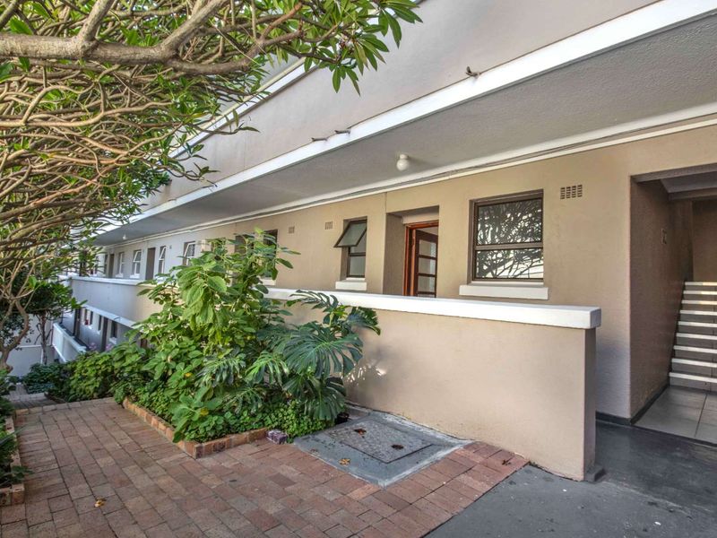 Perfectly positioned to walk on the mountain or doddle down to the Main Rd and beach attractions. - Photo 3